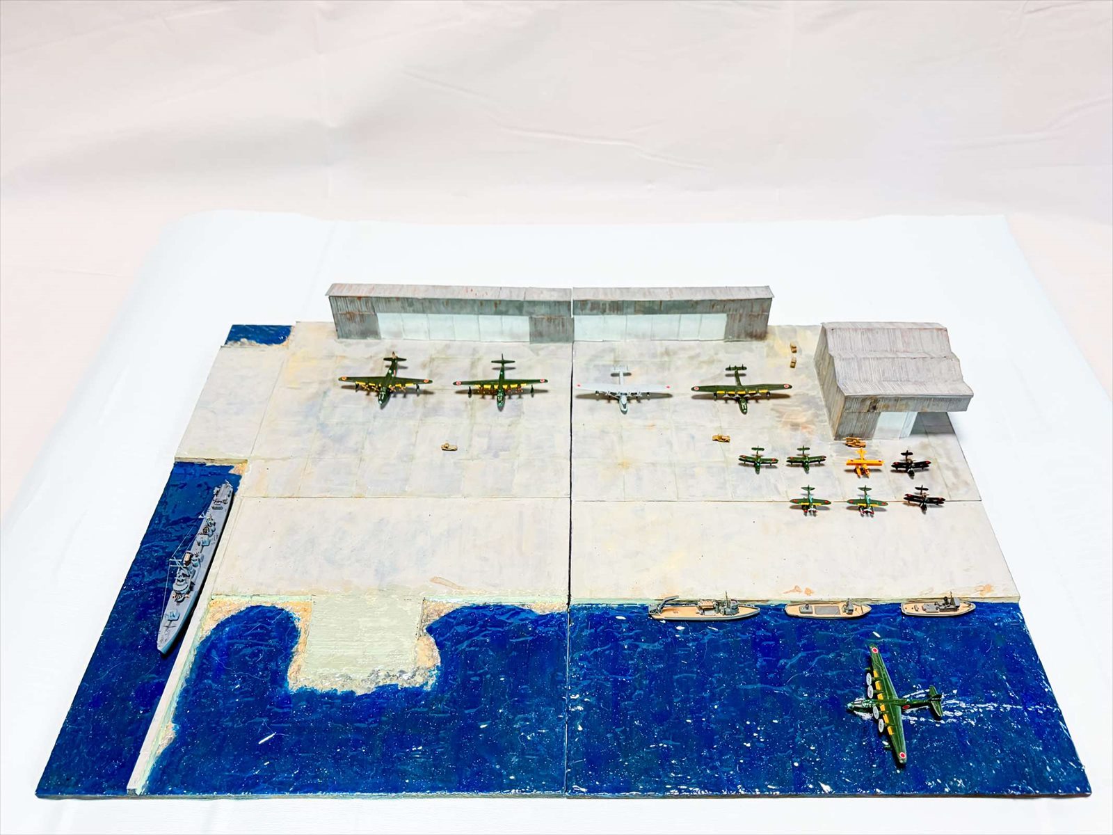 A4サイズの戦場シリーズ03 横浜航空隊基地 帰還 (FUKUちゃん 様) A4サイズの戦場シリーズ03 横浜航空隊基地 帰還 (FUKUちゃん 様)