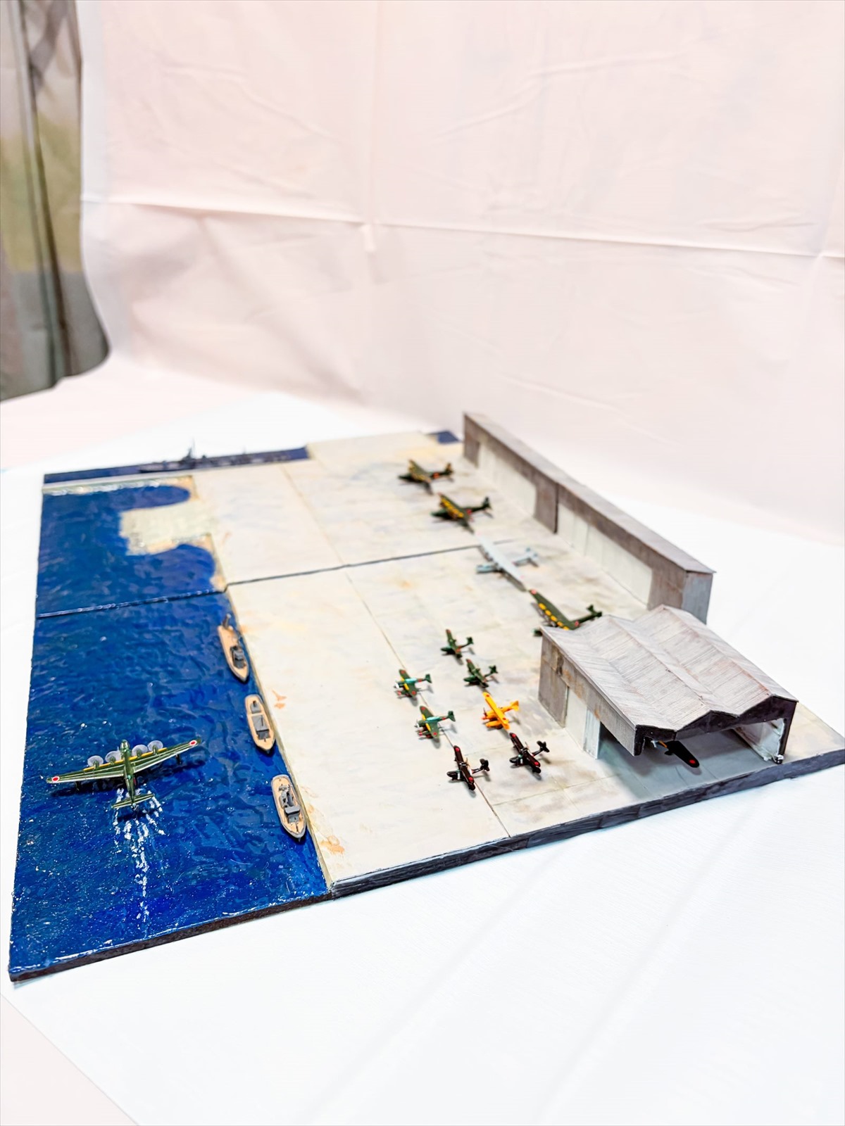 A4サイズの戦場シリーズ03 横浜航空隊基地 帰還 (FUKUちゃん 様) A4サイズの戦場シリーズ03 横浜航空隊基地 帰還 (FUKUちゃん 様)