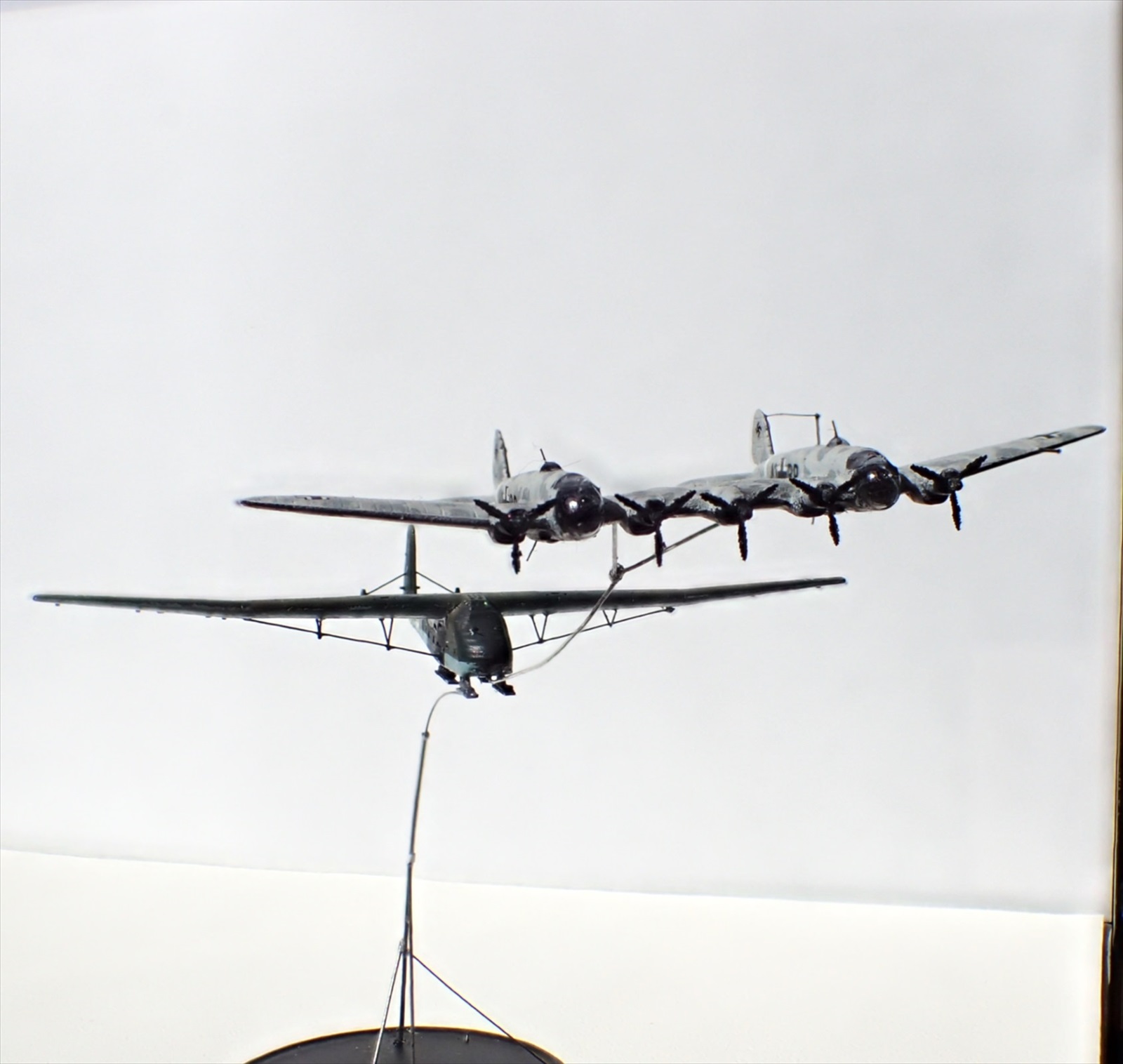 Me321を曳航するHe111Z Zwilling (たか 様) Me321を曳航するHe111Z Zwilling (たか 様)
