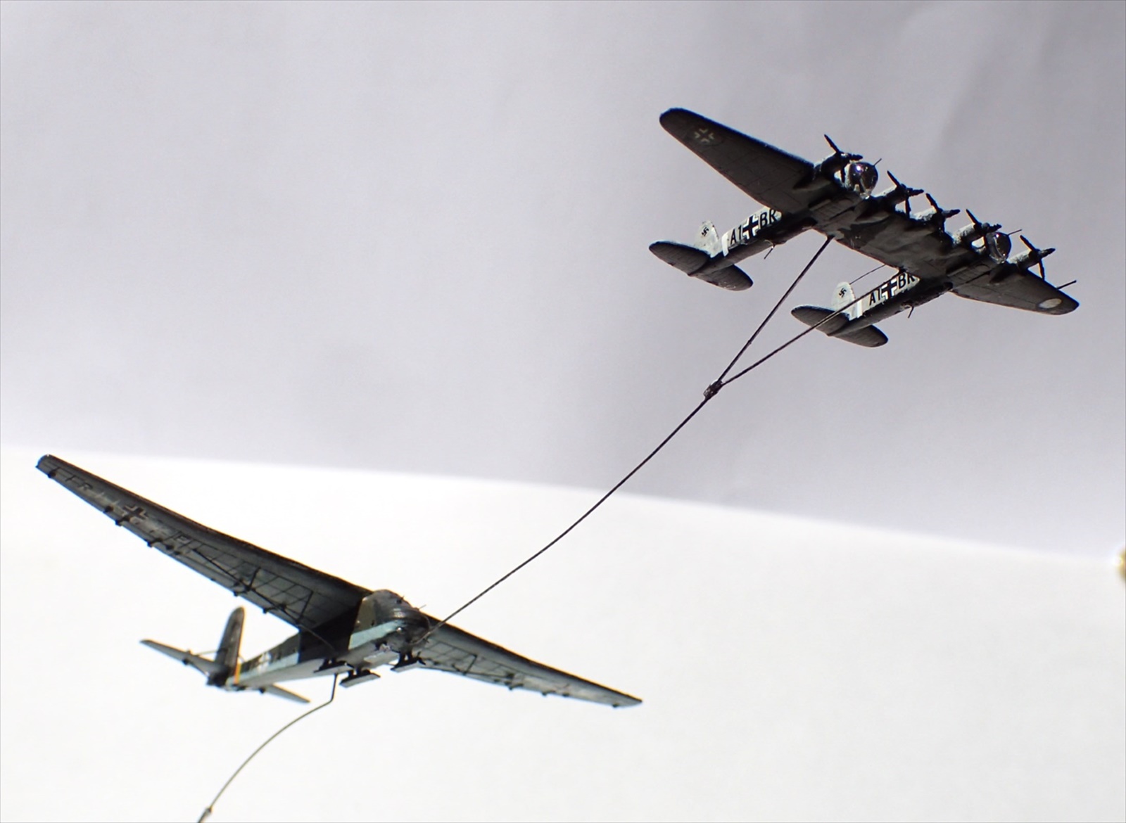 Me321を曳航するHe111Z Zwilling (たか 様) Me321を曳航するHe111Z Zwilling (たか 様)
