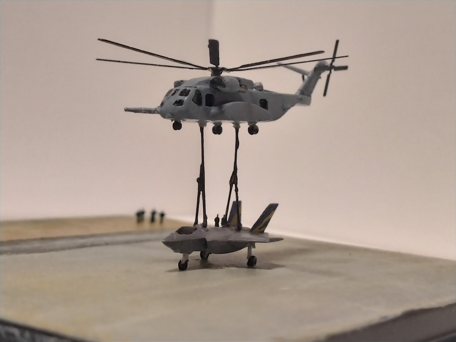 キングスタリオンによるF-35C輸送 (駄人 様) キングスタリオンによるF-35C輸送 (駄人 様)